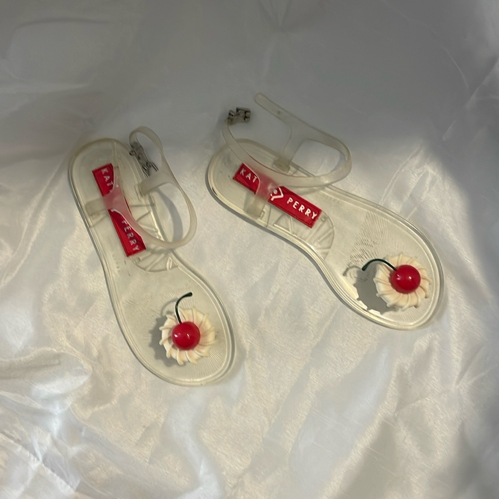 Katy Perry Cherry on Top Sandals 8.5 - Picture 2 of 3